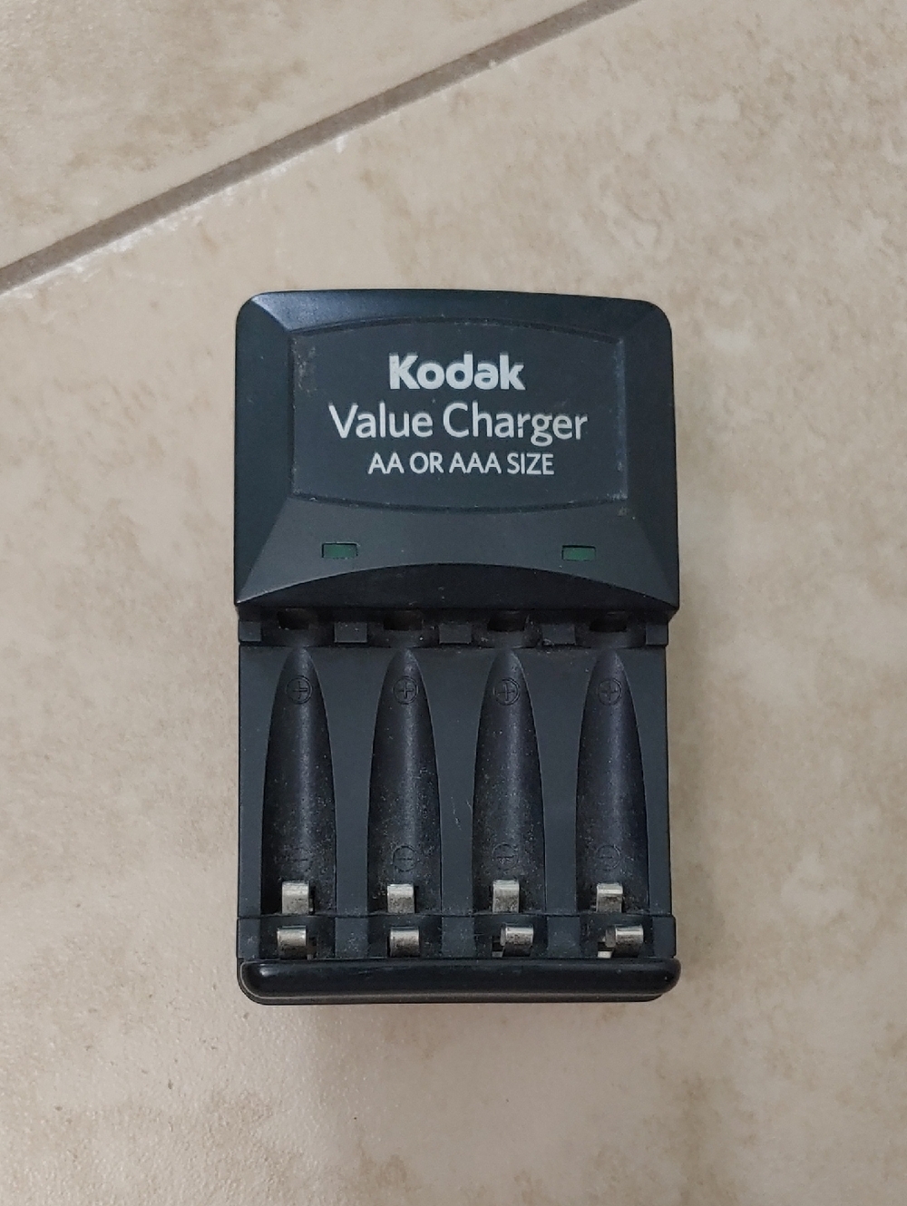 Kodak 4 Battery Value Charger For AA or AAA Rechargeable Batteries